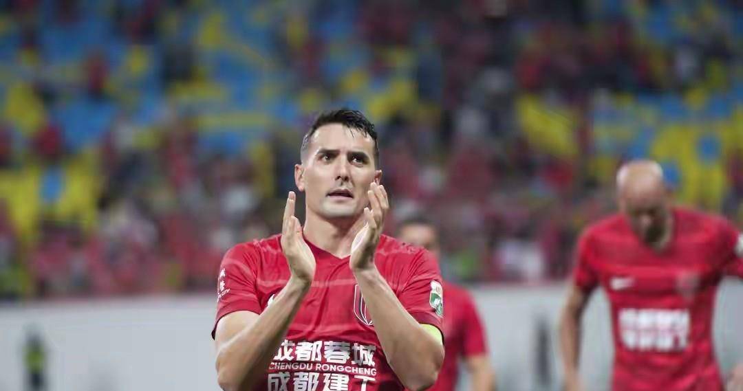 包含集结日上海海港备战意甲，主帅复盘细节曝光，悬念犹存，赛季目标并未改变的词条